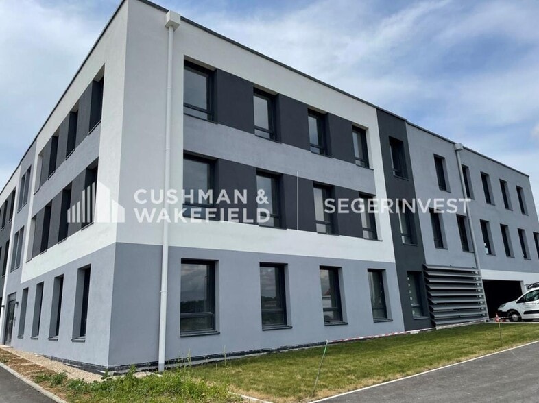 4 Rue Du Rompot, Fontaine-lès-Dijon for sale - Building Photo - Image 1 of 9