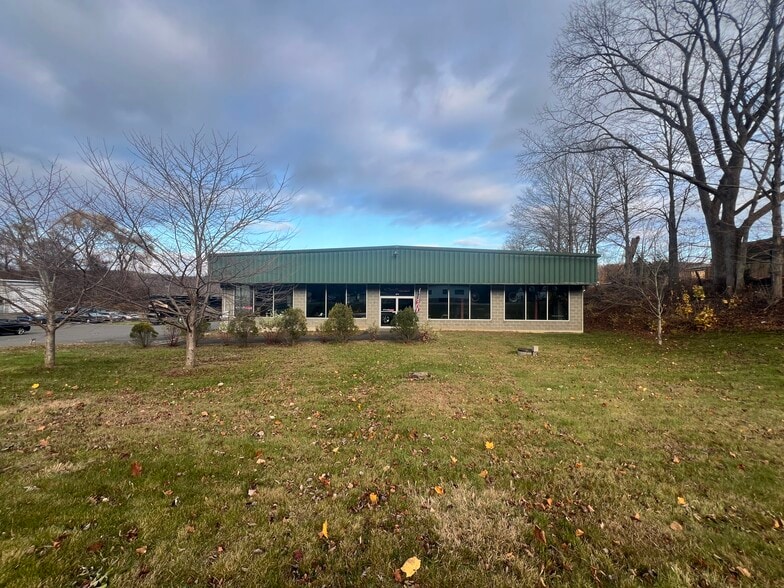 571 Danbury Rd, New Milford, CT for sale - Building Photo - Image 1 of 19