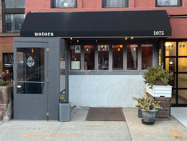 Plus de détails pour 1075 Bergen St, Brooklyn, NY - Commerce de détail à louer