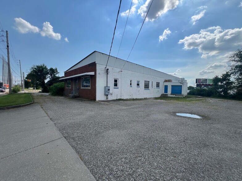 1150 S White River Pky W Dr, Indianapolis, IN à vendre - Photo du bâtiment - Image 3 de 7