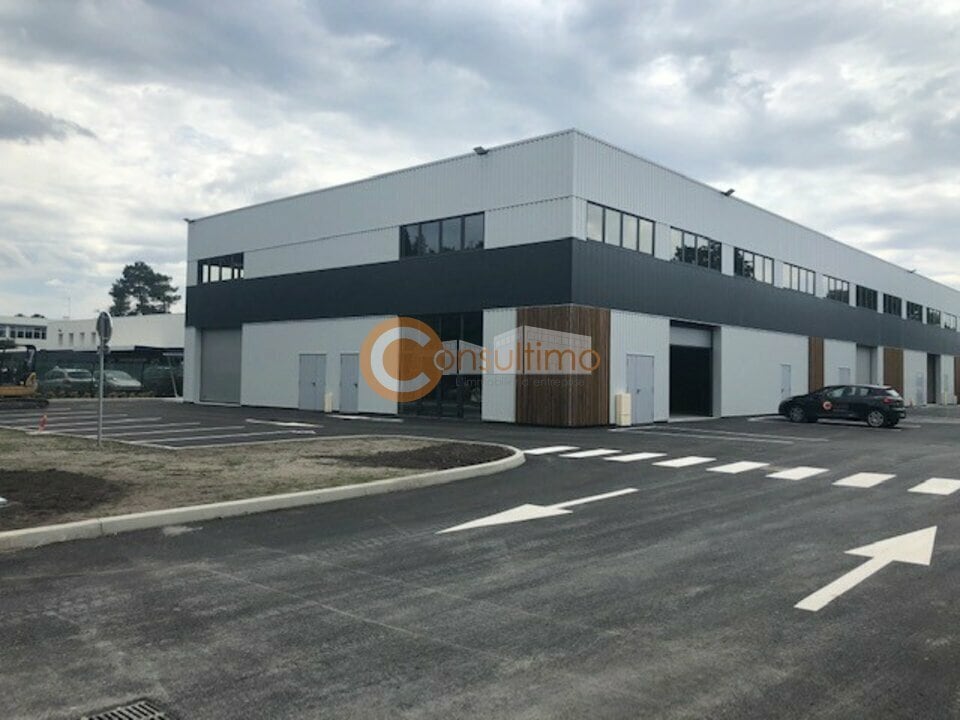 Flex in Gradignan for lease Building Photo- Image 1 of 10