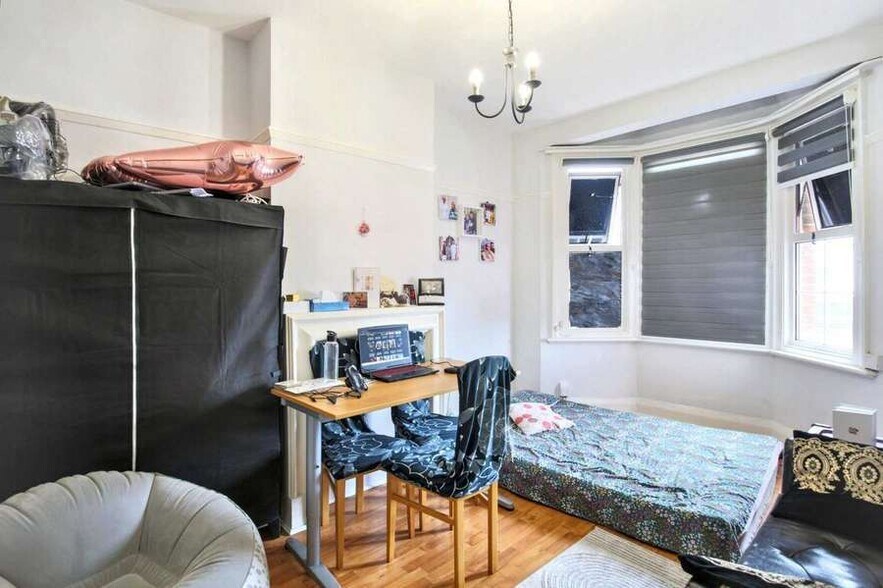 160 Heath Rd, Romford à vendre - Photo du bâtiment - Image 2 de 3