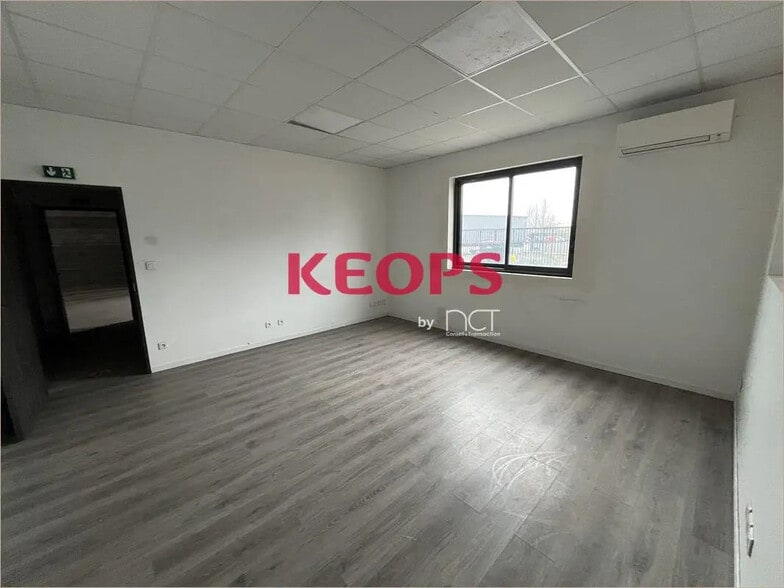 Flex in Villeneuve-Tolosane for lease - Interior Photo - Image 2 of 4