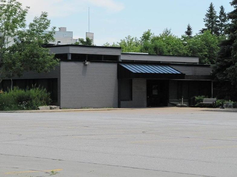 5 Shoreham Dr, Toronto, ON for sale - Building Photo - Image 1 of 1