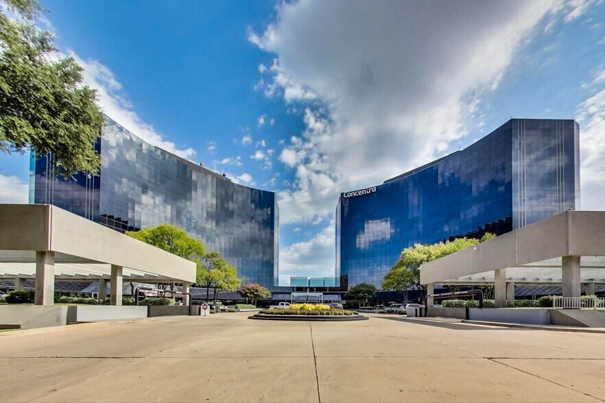 5080 Spectrum Dr, Addison, TX à louer - Photo du bâtiment - Image 2 de 36