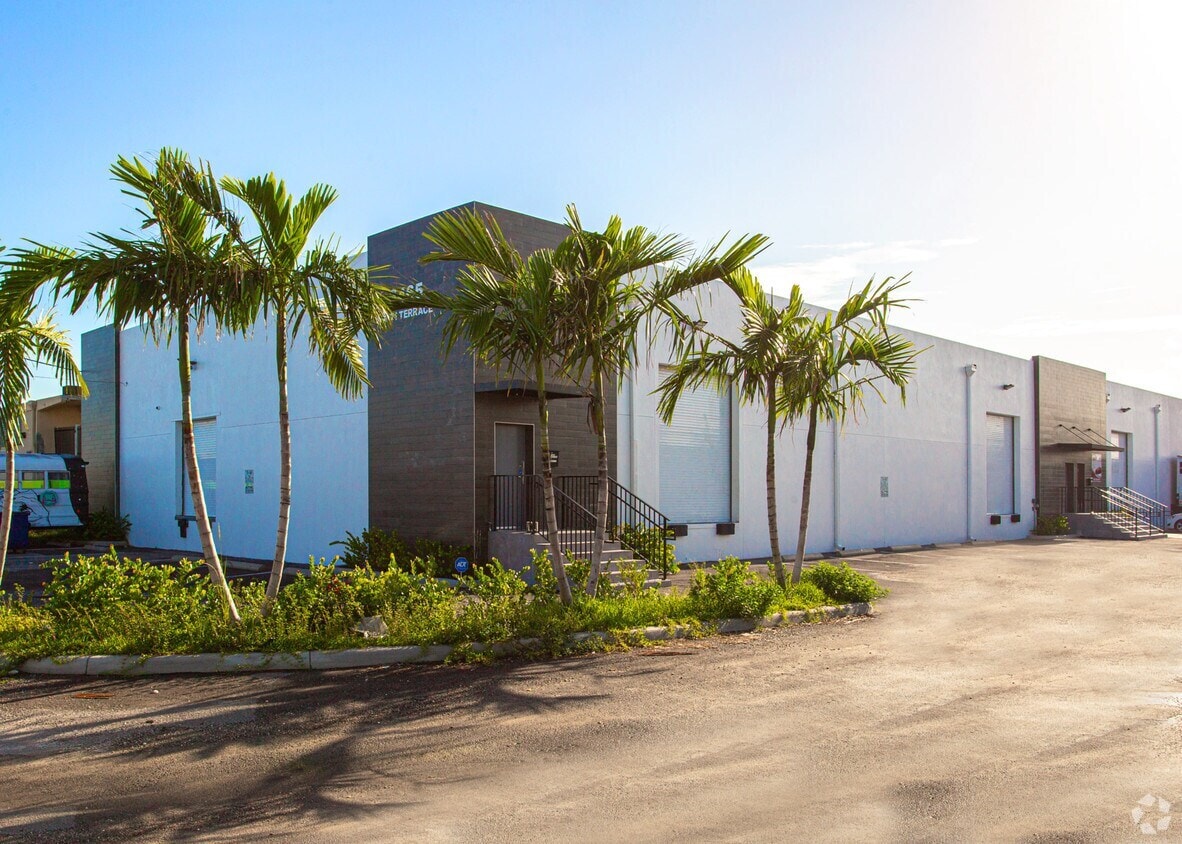 3465 NW 71st Ter, Miami, FL for lease Interior Photo- Image 1 of 7