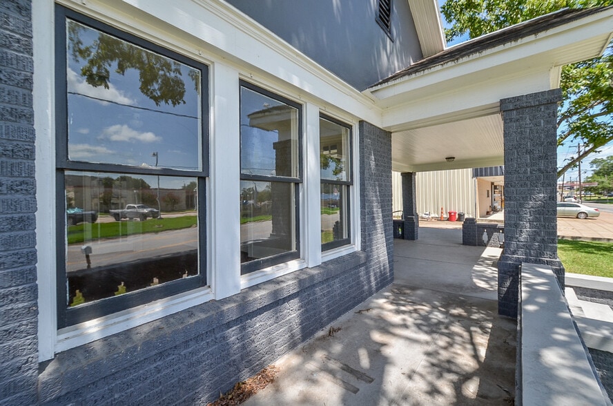 404 W Main St, Bellville, TX à vendre - Photo du bâtiment - Image 2 de 25