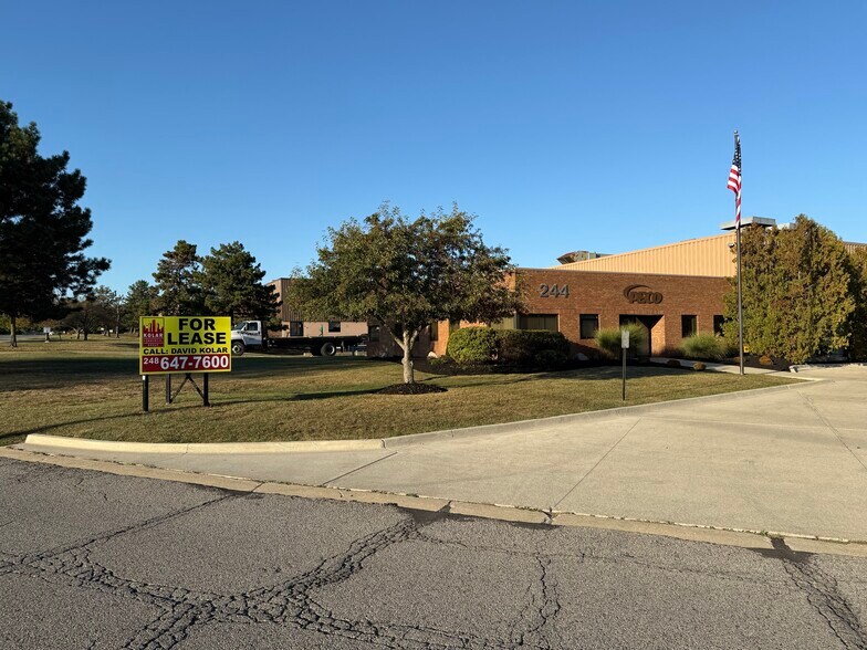 244 Rex Blvd, Auburn Hills, MI à louer - Photo principale - Image 1 de 2