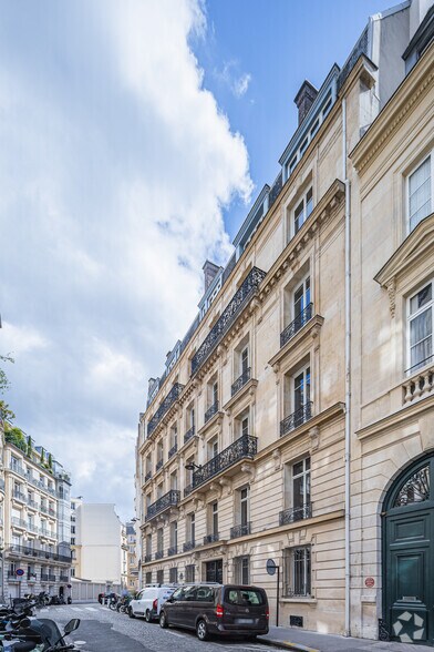 13 Rue Du Docteur Lancereaux, Paris à vendre - Photo du bâtiment - Image 3 de 3