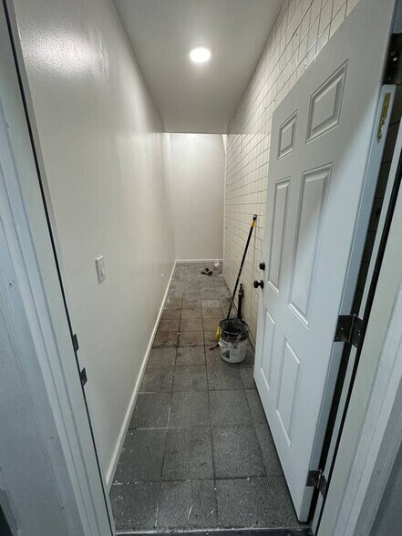 219-09 Hempstead Ave, Queens Village, NY à louer - Photo du bâtiment - Image 2 de 9