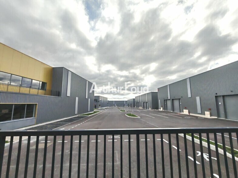 Flex in Reims for lease - Building Photo - Image 1 of 13