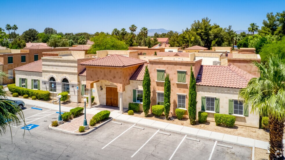 5795 S Sandhill Rd, Las Vegas, NV à louer - Photo principale - Image 1 de 34