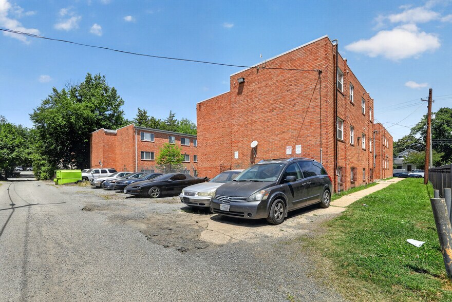 Atlantic Gardens portefeuille de 5 propriétés à vendre sur LoopNet.ca - Photo du bâtiment - Image 3 de 4