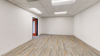 3333 N Torrey Pines Ct, La Jolla, CA for lease Building Photo- Image 2 of 4