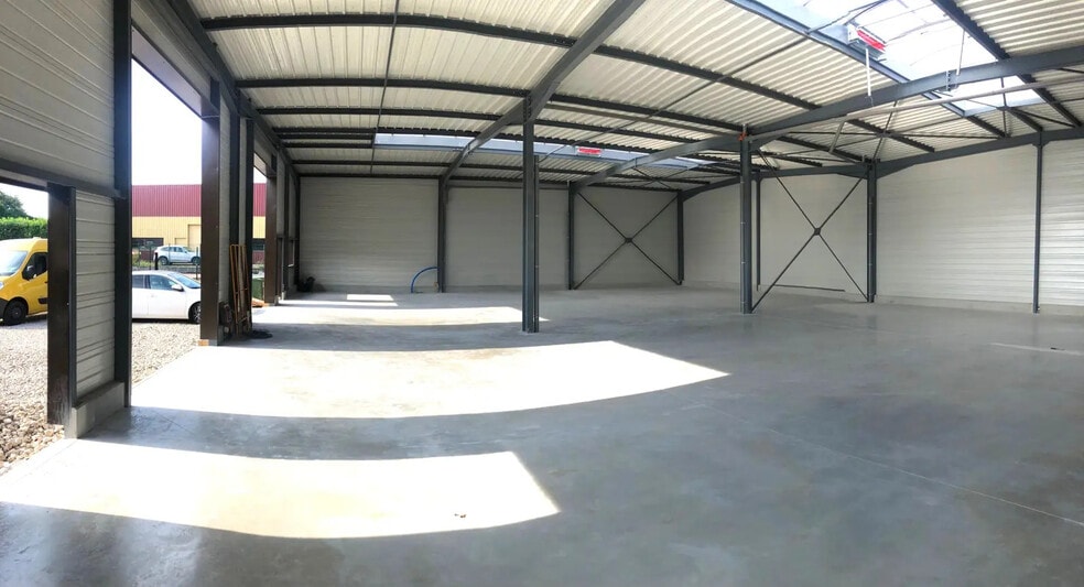 Industrial in Méré for lease - Interior Photo - Image 1 of 4
