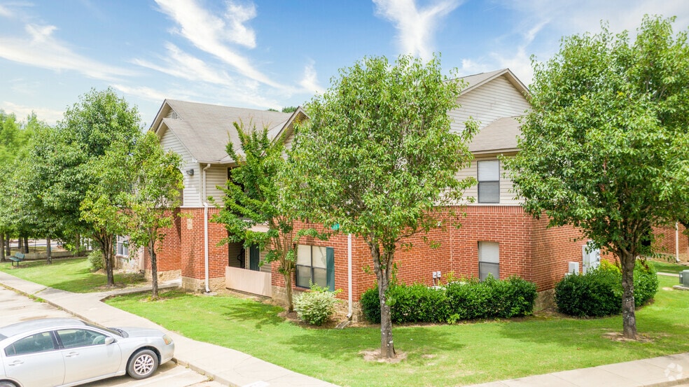 1636 Raymond Rd, Jackson, MS à vendre - Photo du bâtiment - Image 1 de 10