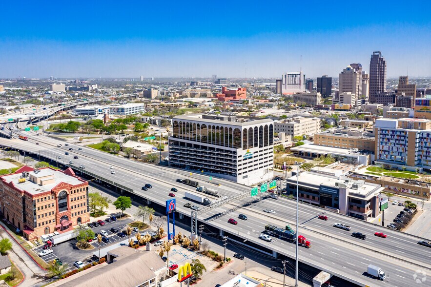 315 N San Saba, San Antonio, TX à louer - Aérien - Image 3 de 3