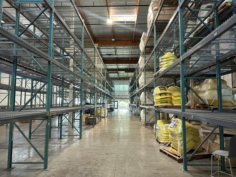 301 Todd Ct, Oxnard, CA for lease - Interior Photo - Image 2 of 9