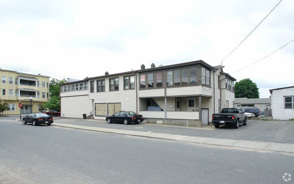 285-289 East St, Ludlow, MA à vendre - Photo du bâtiment - Image 2 de 2