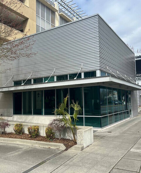 18601 International Blvd, Seatac, WA à louer - Photo du bâtiment - Image 2 de 2