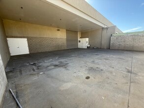 590 Maple Ct, Colton, CA for lease Interior Photo- Image 2 of 10