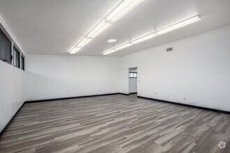 7500 14th Ave, Sacramento, CA for lease Interior Photo- Image 2 of 7