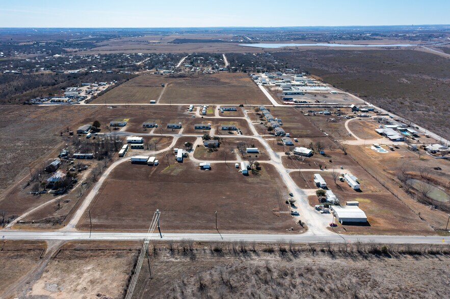 3020 FM 621, San Marcos, TX à vendre - Photo du bâtiment - Image 2 de 36