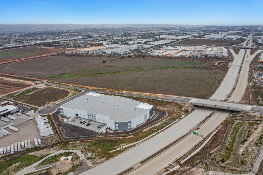 7310 Otay Crossing Ct, San Diego, CA à louer - Photo du bâtiment - Image 3 de 8