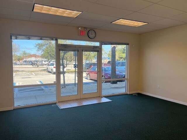 9015 Americana Rd, Vero Beach, FL à vendre - Photo intérieure - Image 2 de 7