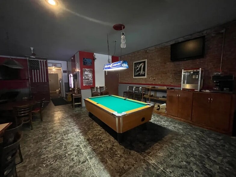 Bloomfield Retail Portfolio portefeuille de 2 propriétés à vendre sur LoopNet.ca - Photo intérieure - Image 3 de 21