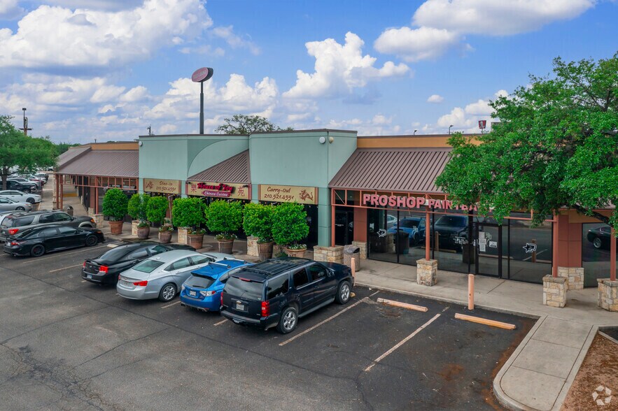 8407 Bandera Rd, San Antonio, TX à louer - Photo du bâtiment - Image 1 de 15