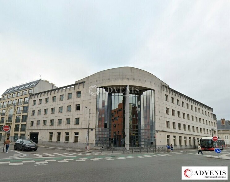 Office in Lille for lease - Building Photo - Image 1 of 4