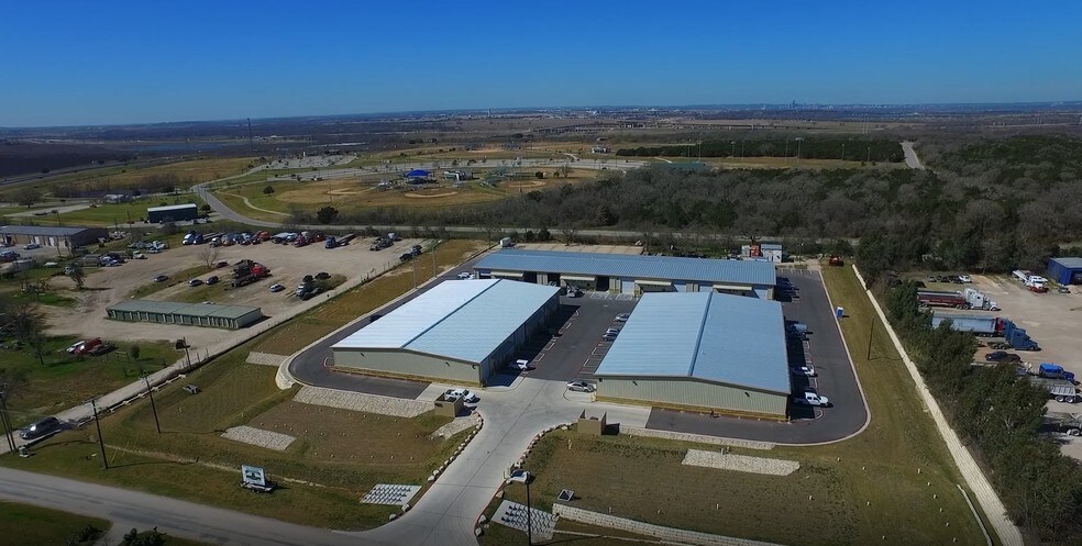 4200 Burch Dr, Del Valle, TX à louer - Photo du bâtiment - Image 3 de 11