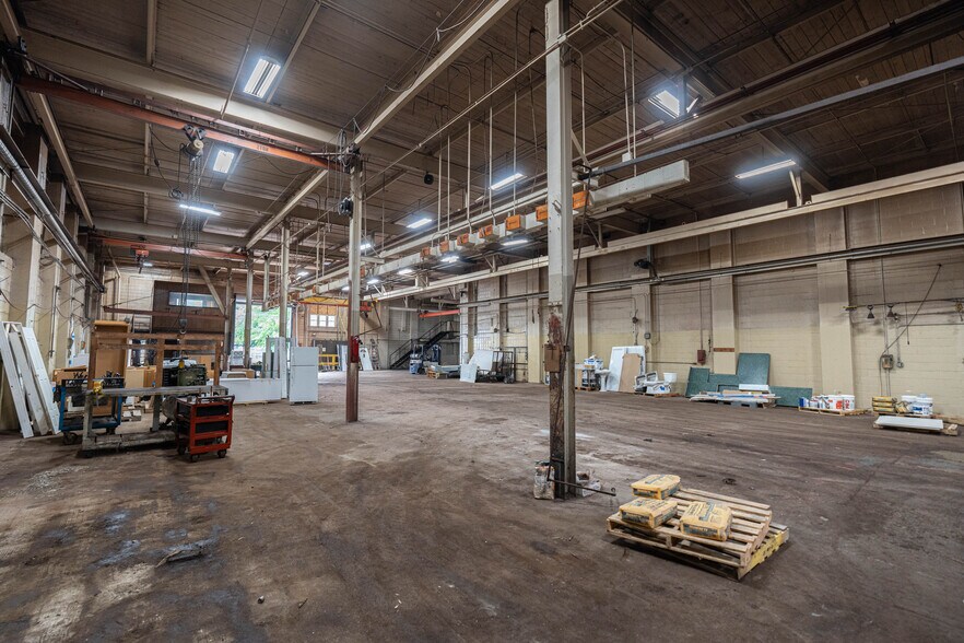 407 Hadley St, Holly, MI for lease - Interior Photo - Image 2 of 11