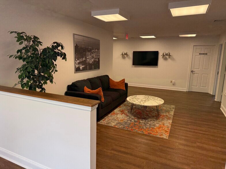 408 Main St, Chester, NJ à louer - Photo du bâtiment - Image 3 de 9