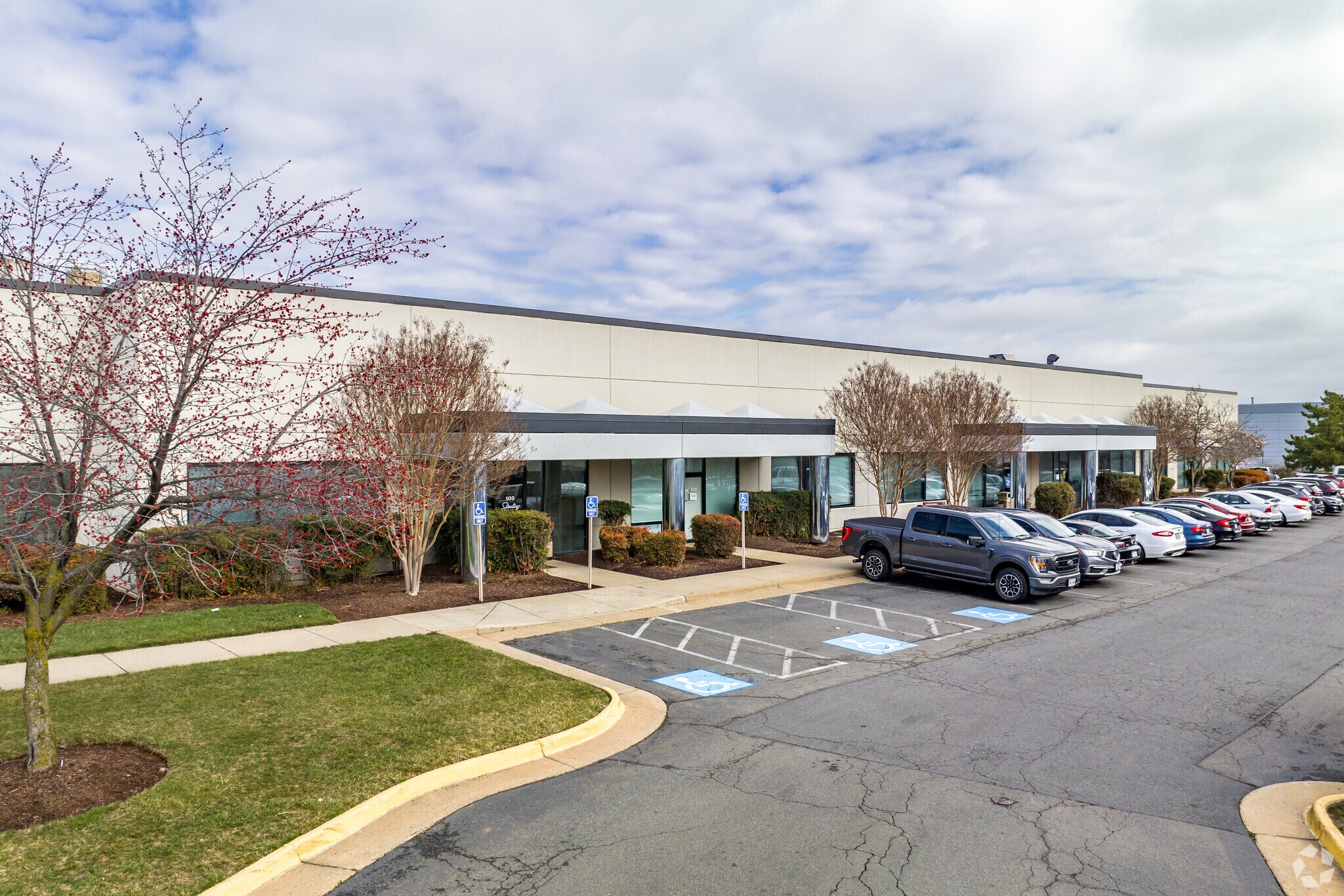 44880 Falcon Pl, Dulles Town Center, VA à louer Photo du bâtiment- Image 1 de 6