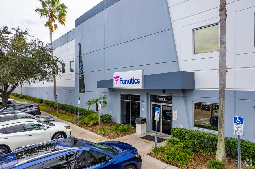 8221 Eagle Palm Dr, Riverview, FL à louer - Photo du bâtiment - Image 3 de 8