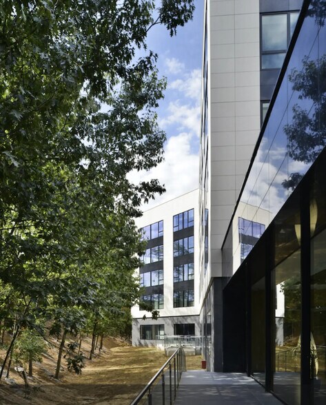 Bureau dans Évry-Courcouronnes à louer - Photo du bâtiment - Image 2 de 5