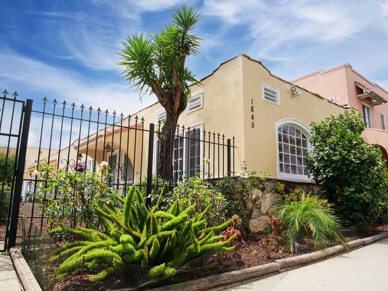 1845 New Hampshire Ave, Los Angeles, CA à vendre - Photo du bâtiment - Image 2 de 23