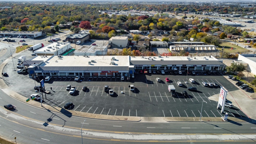 5016-5048 Trail Lake Dr, Fort Worth, TX for lease - Building Photo - Image 1 of 1