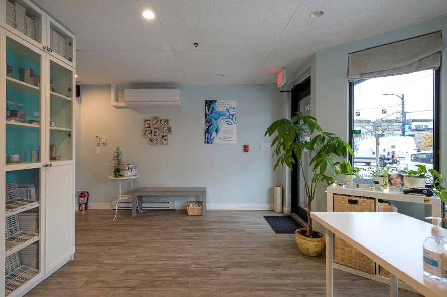 3291 Dunbar St, Vancouver, BC for sale - Interior Photo - Image 2 of 14