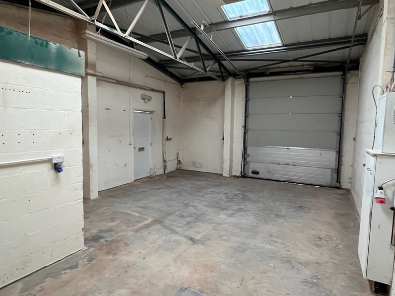 Tyn Llidiart Industrial Estate, Corwen for lease - Interior Photo - Image 3 of 7