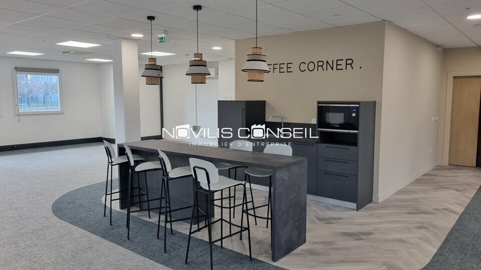 Office in Colomiers for lease Interior Photo- Image 1 of 22