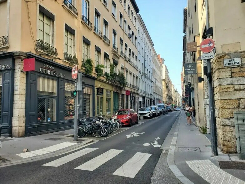 Commerce de détail dans Lyon à louer - Photo du bâtiment - Image 2 de 3