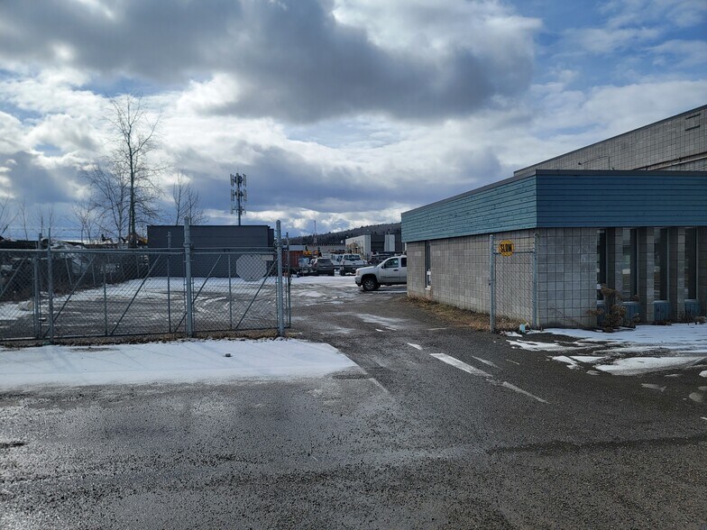 3975 18th Av, Prince George, BC à vendre - Photo du bâtiment - Image 2 de 12