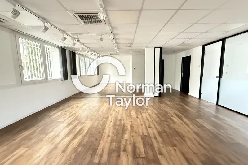 Office in Lattes for lease Interior Photo- Image 1 of 13