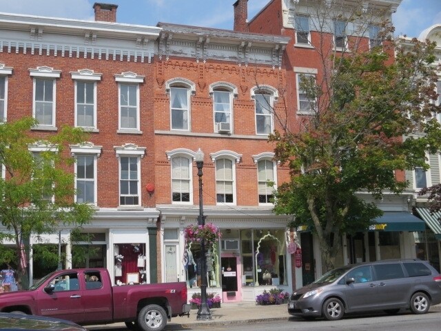 61 Albany St, Cazenovia, NY à louer Photo principale- Image 1 de 8