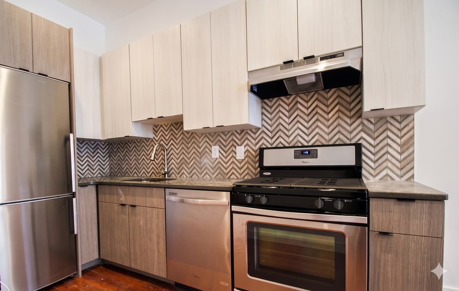 223 Knickerbocker Ave, Brooklyn, NY for sale - Building Photo - Image 3 of 5