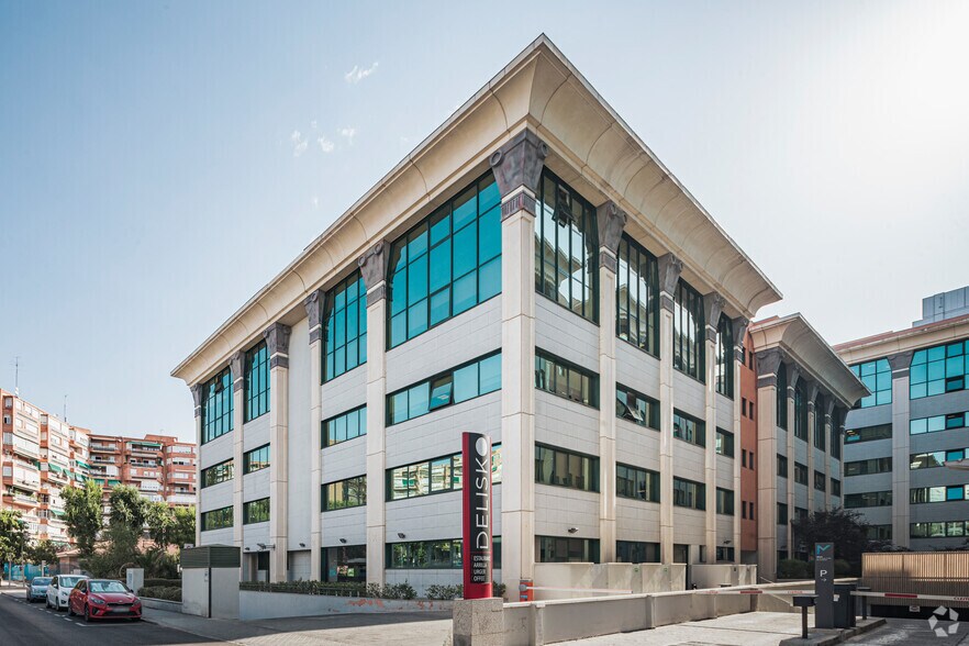 Avenida Manoteras, 46, Madrid, Madrid à louer - Photo du bâtiment - Image 3 de 11