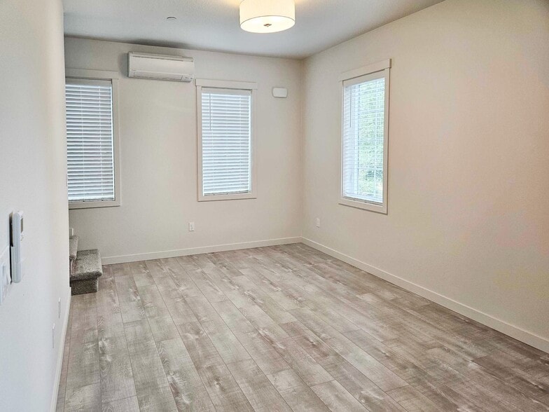 2195 Audubon Ave SE, Salem, OR for sale - Interior Photo - Image 3 of 18